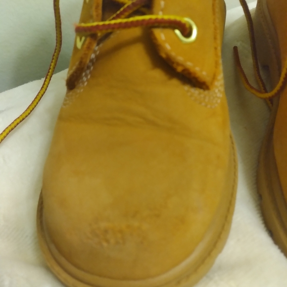 KIDS Tan Lace-Up Timberland Boots Size 11, Measures 6 Inches Inside - Picture 3 of 16